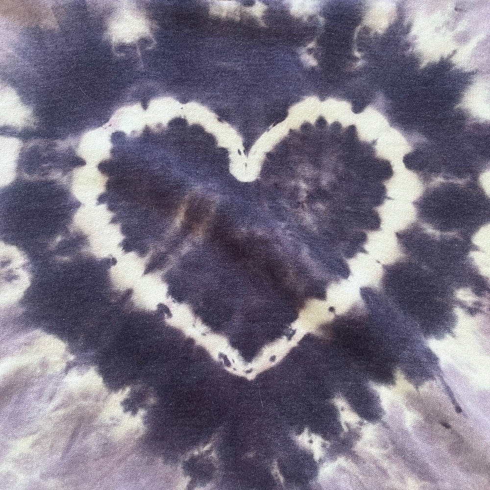Urban Outfitters Tie-Dye Heart Crewneck Sweatshirt - Purple & White